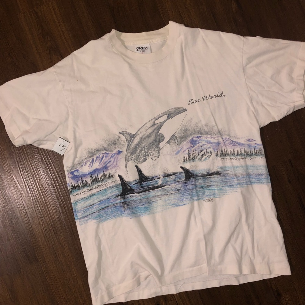 Vintage single stitched 90’s Sea World t shirt